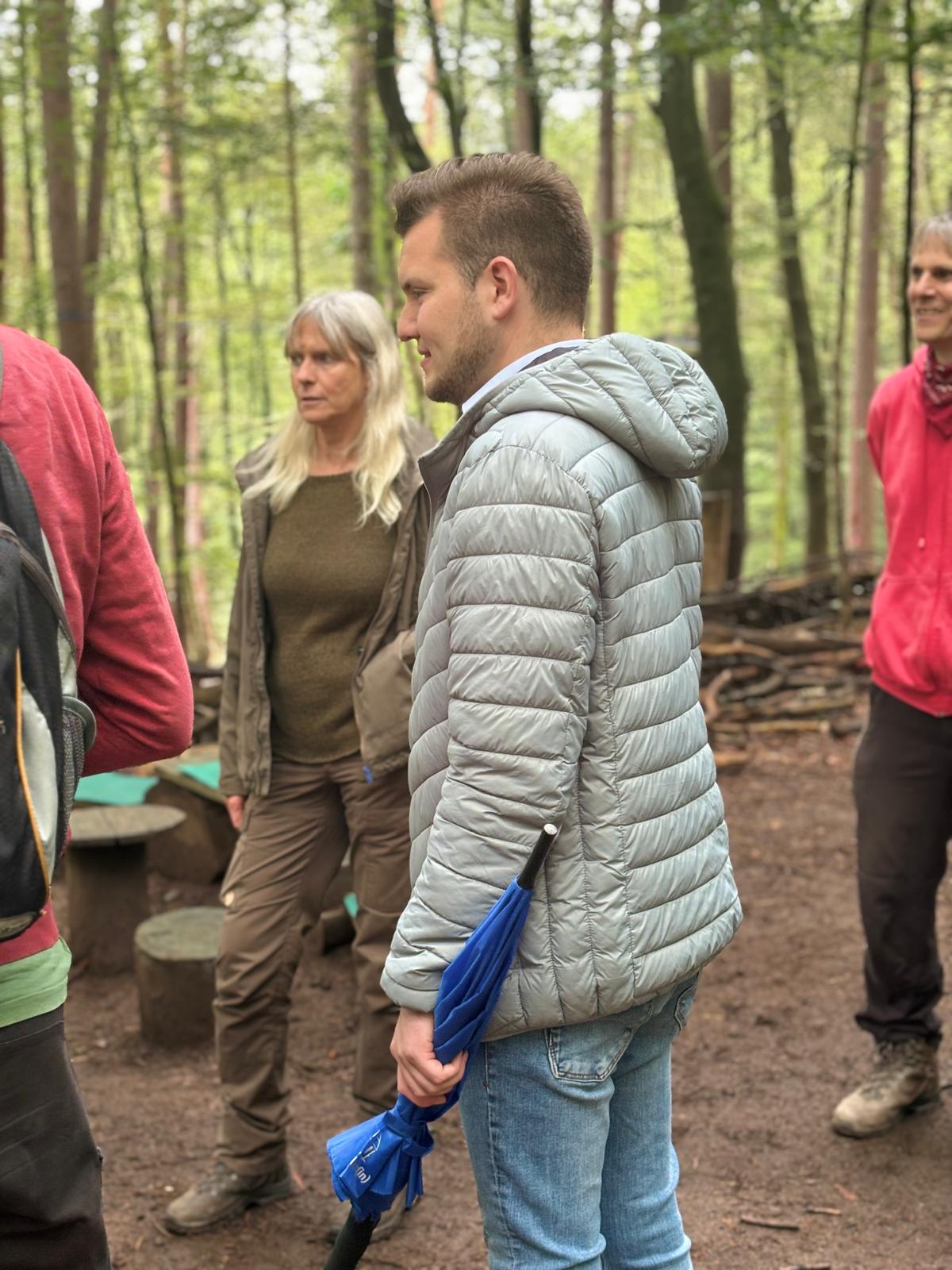 Kita-Tour durch ganz Hessen: GRÜNEN Landtagsabgeordneter Felix Martin besucht Waldkindergarten Laubfrosch in Michelstadt